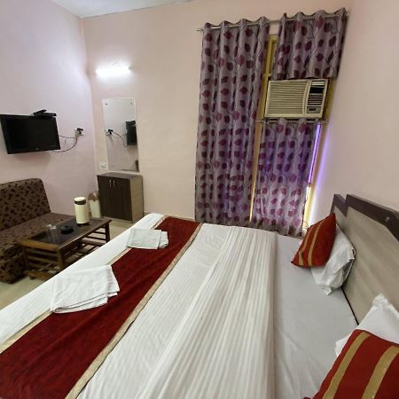 Hotel Rama Palace Katra  Buitenkant foto