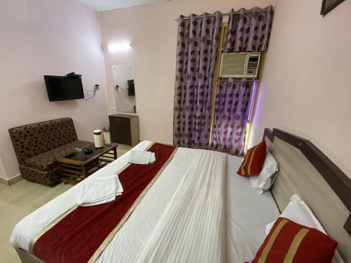 Hotel Rama Palace Katra  Buitenkant foto