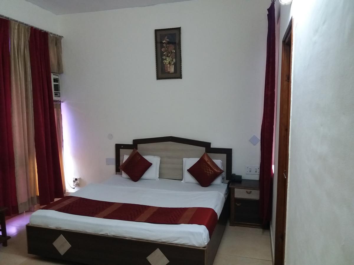 Hotel Rama Palace Katra  Buitenkant foto