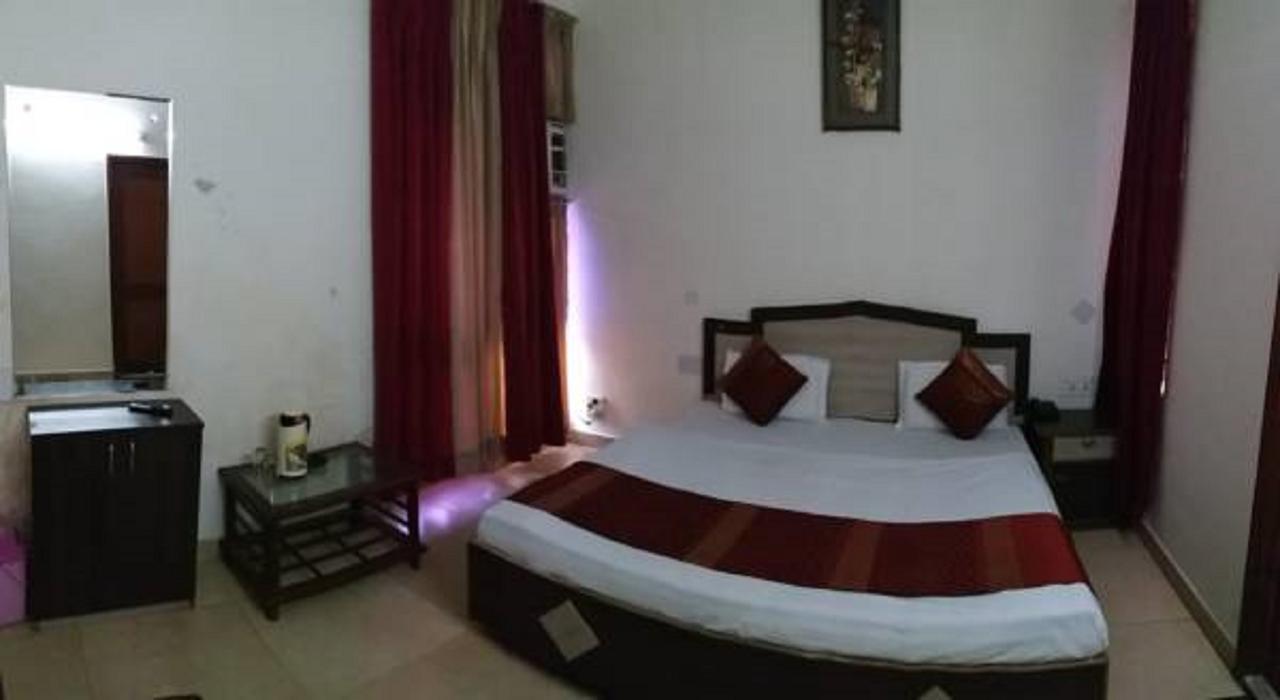 Hotel Rama Palace Katra  Buitenkant foto