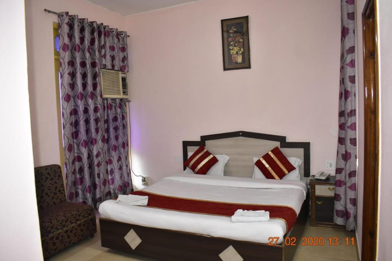 Hotel Rama Palace Katra  Buitenkant foto